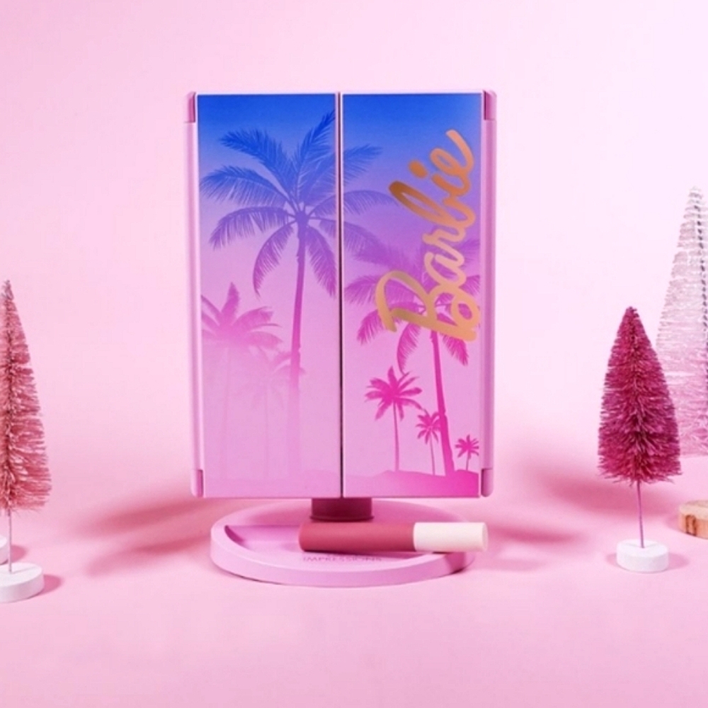 Barbie Trifold LED Makeup Mirror - Picture 5 of 10